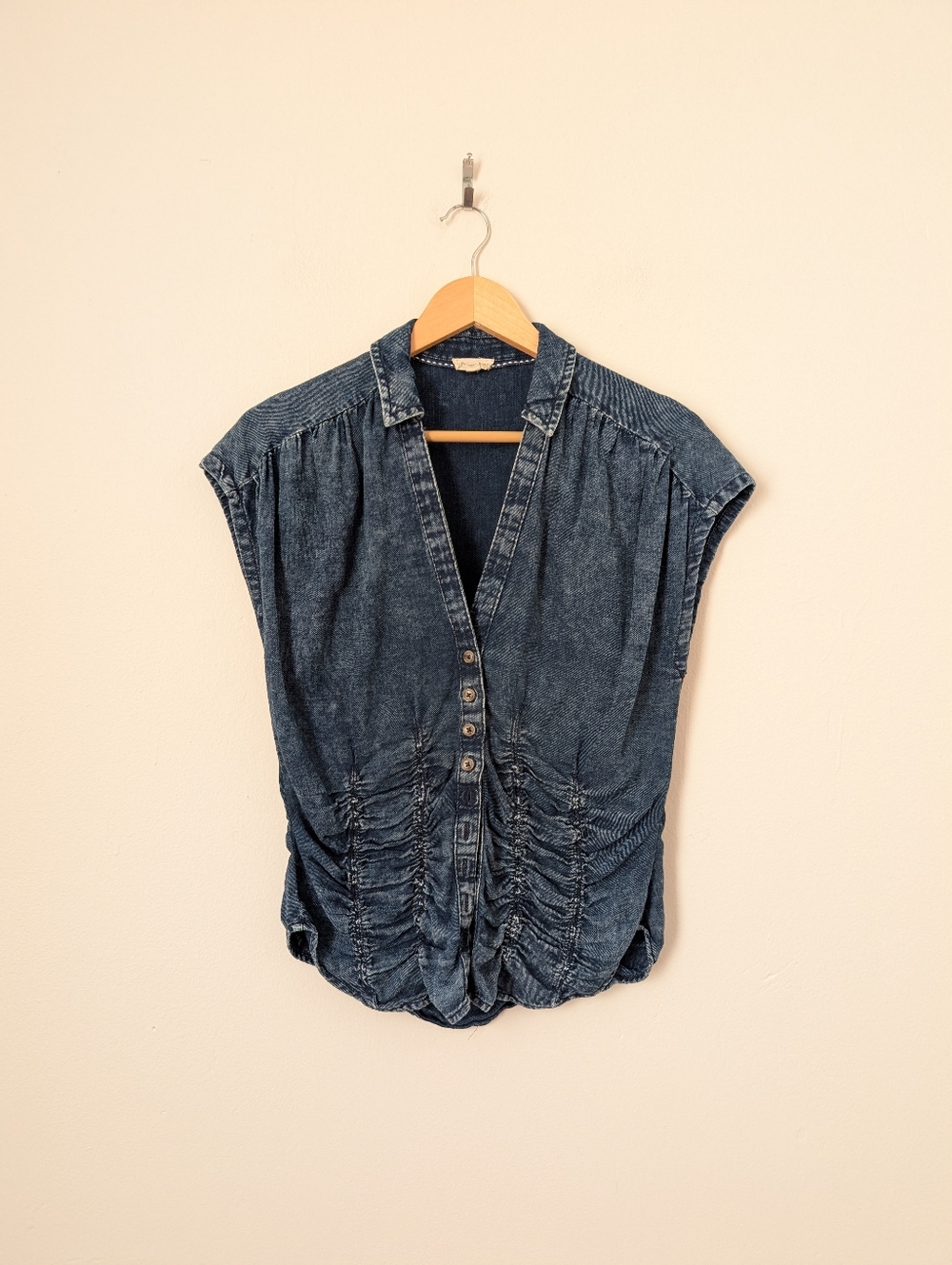Pilcro Anthropologie Dark Wash Denim Cotton V-neck Button Down Cap Sleeve Top - Picture 3 of 7
